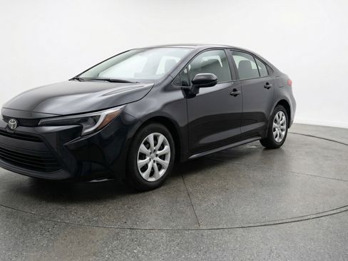 Used 2025 Toyota Corolla LE FWD image 3