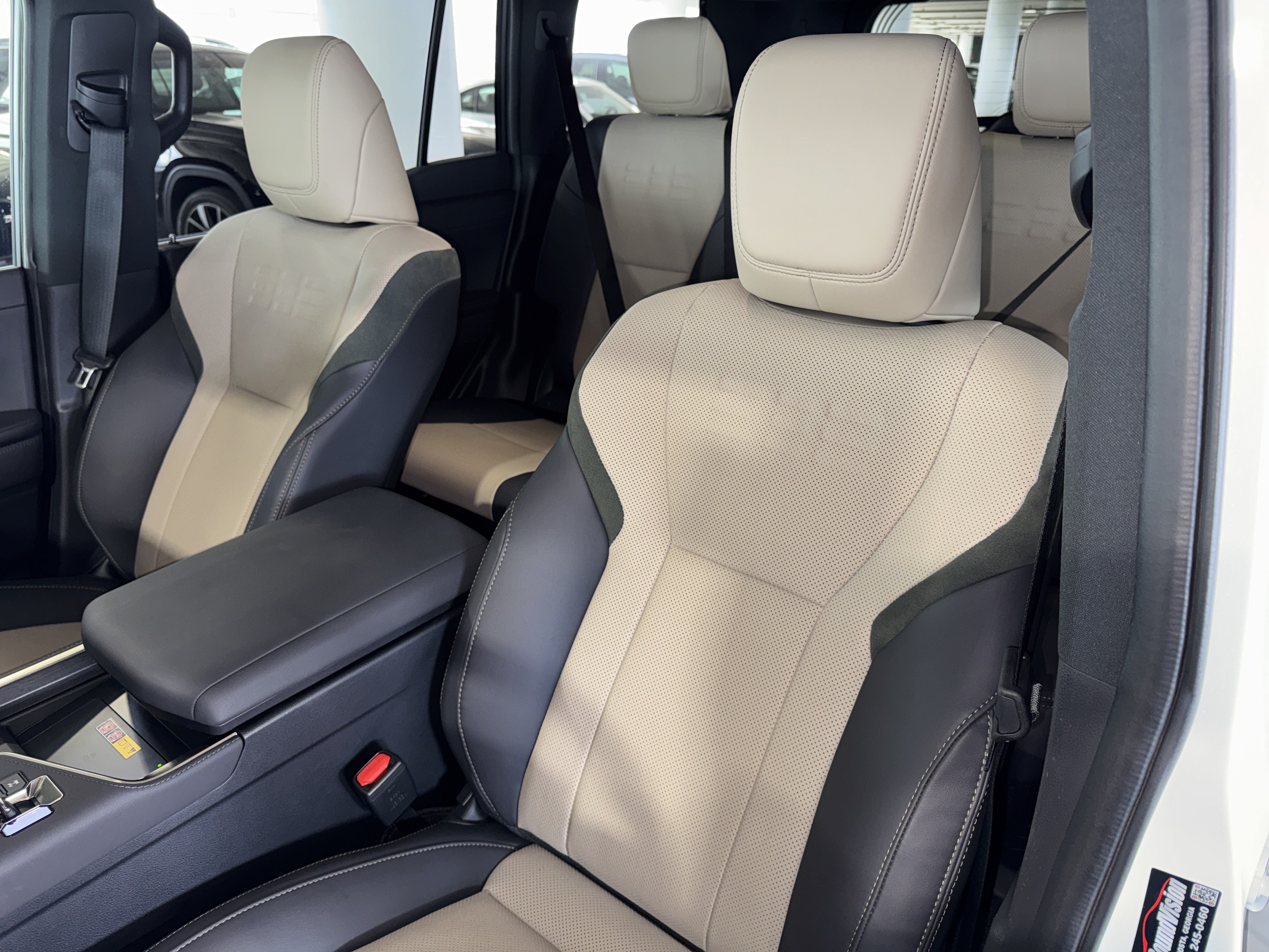 Used 2024 Lexus GX 550 AWD/4WD image 34