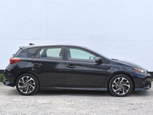 Used 2018 Toyota Corolla iM w/ All-Weather Mat Package FWD image 6
