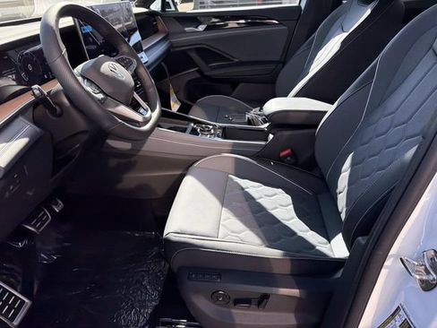 New 2026 Volkswagen Tiguan SEL R-Line AWD/4WD image 14