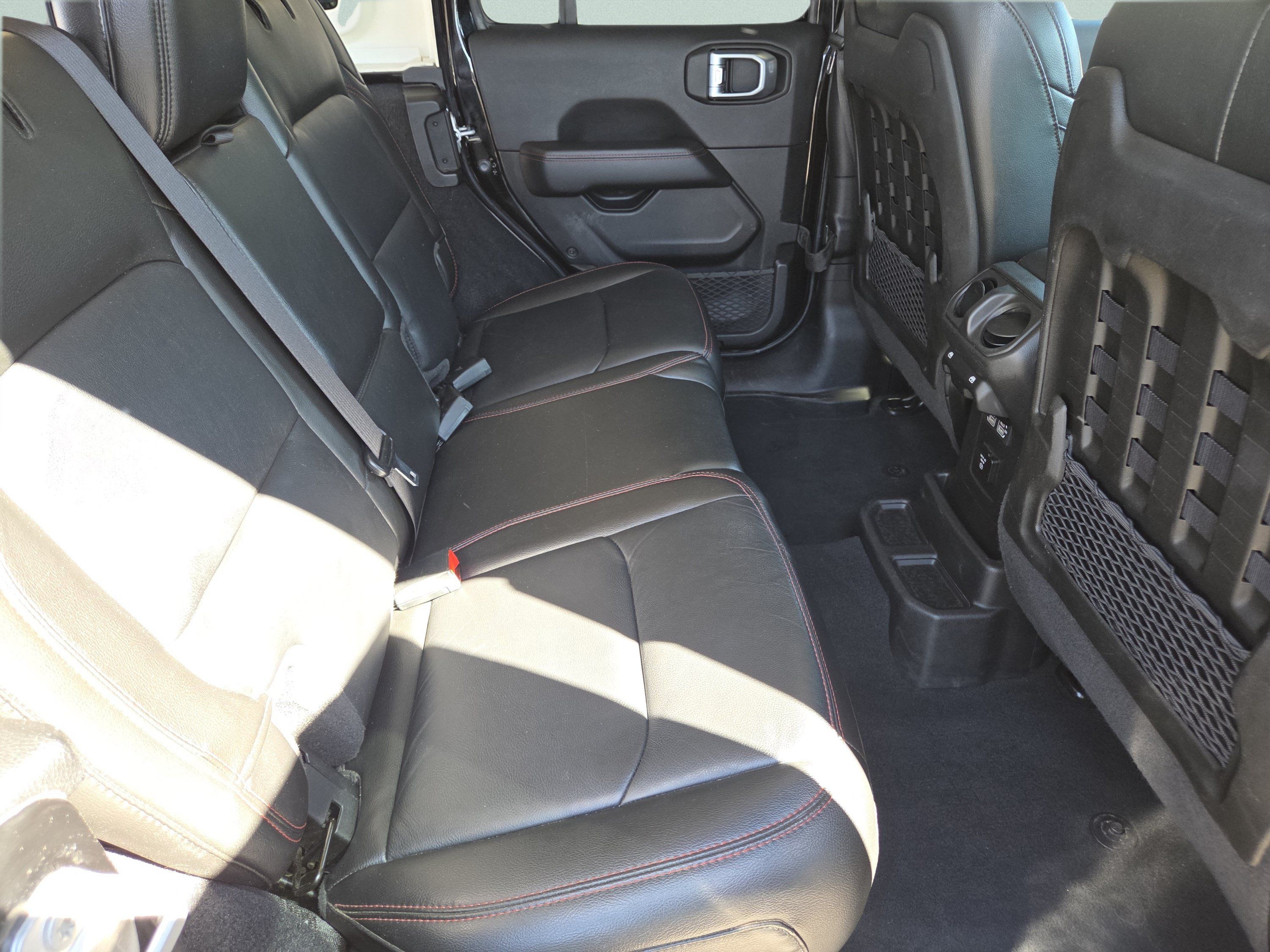 Used 2022 Jeep Wrangler Unlimited Rubicon w/ Cold Weather Group AWD/4WD image 27
