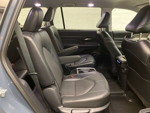 Used 2025 Toyota Grand Highlander AWD image 26