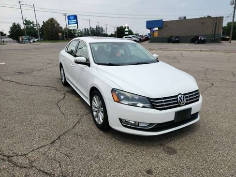 Used 2013 Volkswagen Passat 2.5 SEL Premium FWD image 2