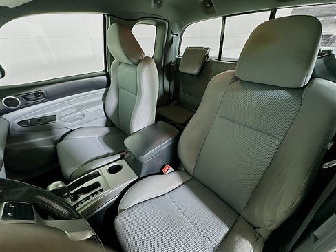 Used 2013 Toyota Tacoma 4x4 Access Cab V6 image 11