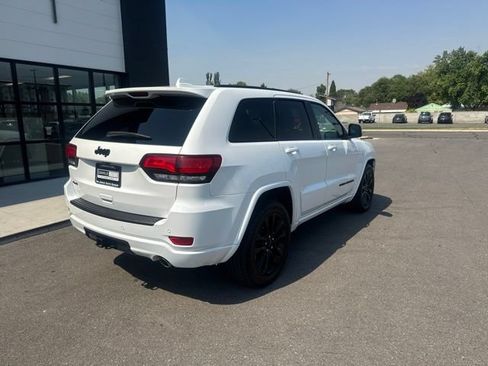 Used 2019 Jeep Grand Cherokee Altitude AWD/4WD image 6