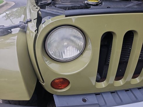 Used 2013 Jeep Wrangler Unlimited Sahara w/ Connectivity Group AWD/4WD image 28