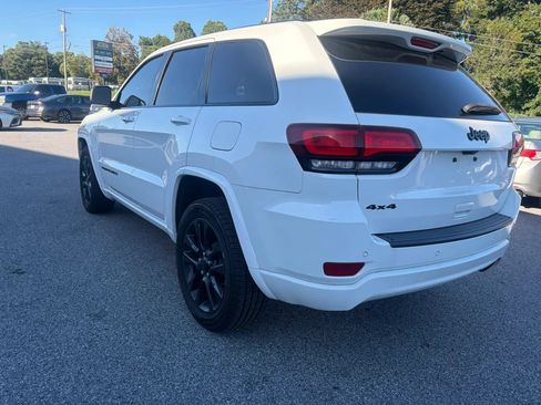 Used 2019 Jeep Grand Cherokee Altitude AWD/4WD image 21