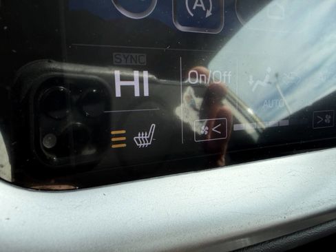 Used 2022 Subaru Outback Premium image 18