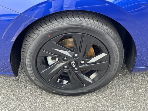 Used 2023 Hyundai Elantra SEL image 11