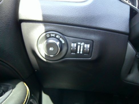 Used 2019 Jeep Compass Latitude w/ Popular Equipment Group AWD/4WD image 85