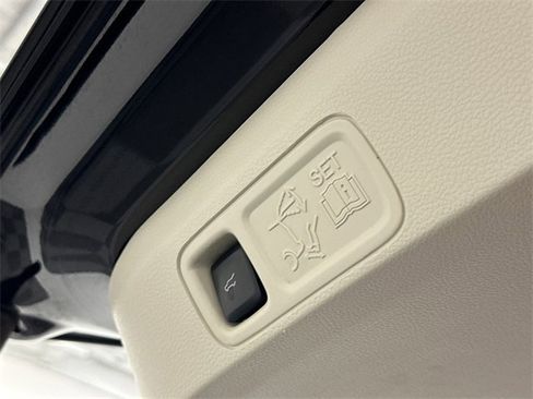 Used 2022 Lincoln Navigator L Black Label image 9