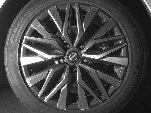 Used 2025 Nissan Altima 2.5 SV FWD image 13