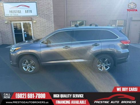 Used 2017 Toyota Highlander Limited Platinum image 1