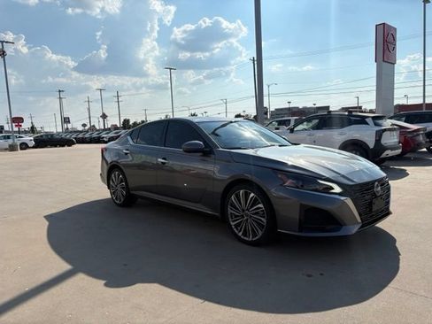 Used 2023 Nissan Altima 2.5 SL FWD image 2