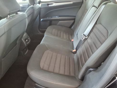 Used 2019 Ford Fusion SE FWD image 12