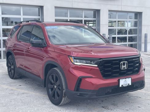 Certified 2025 Honda Pilot Black Edition image 1