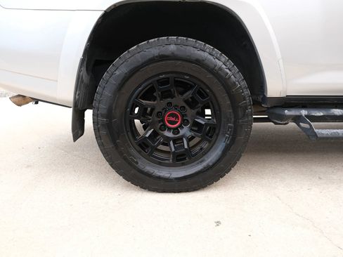 Used 2022 Toyota 4Runner SR5 Premium w/ Moonroof Package AWD/4WD image 18