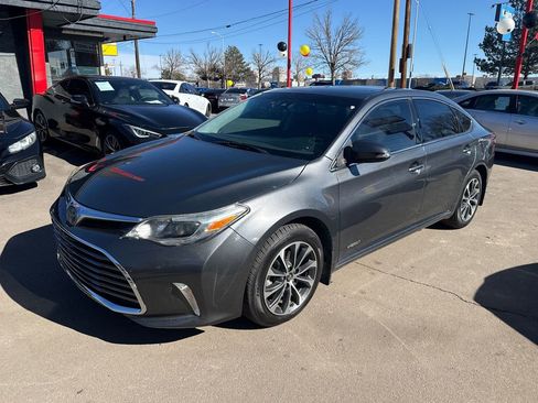 Used 2018 Toyota Avalon XLE Premium image 3