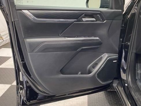 Used 2024 GMC Acadia Elevation image 13