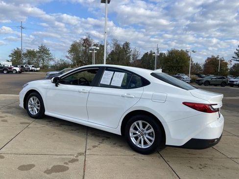 Used 2025 Toyota Camry LE image 7