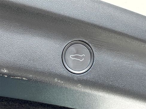 Used 2021 Tesla Model Y Long Range image 11