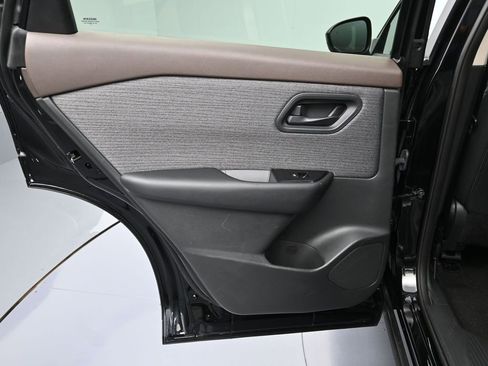 Used 2023 Nissan Rogue S FWD image 22