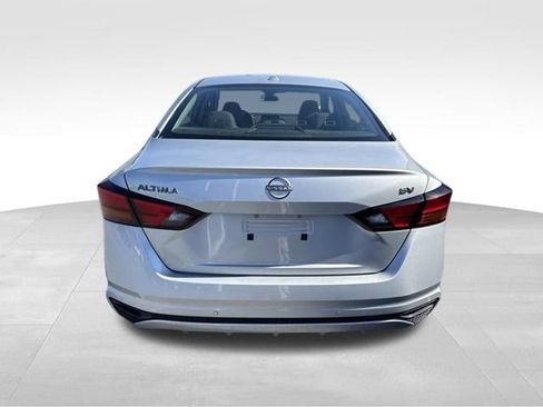 Used 2024 Nissan Altima 2.5 SV FWD image 7