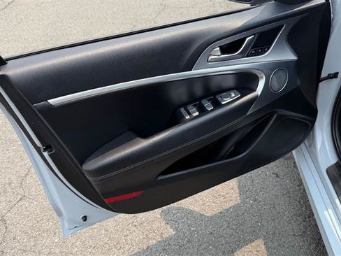 Used 2020 Genesis G70 2.0T Sport RWD image 7