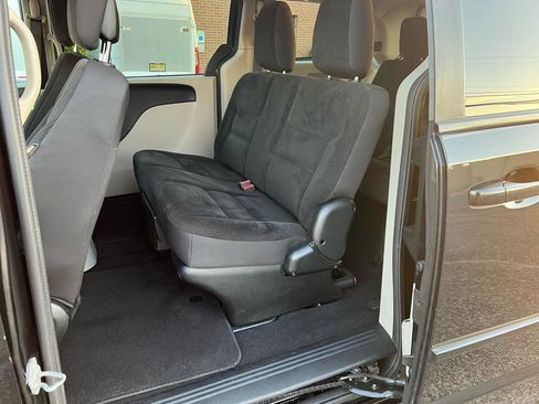 Used 2017 Dodge Grand Caravan SE w/ Power Window Group image 19