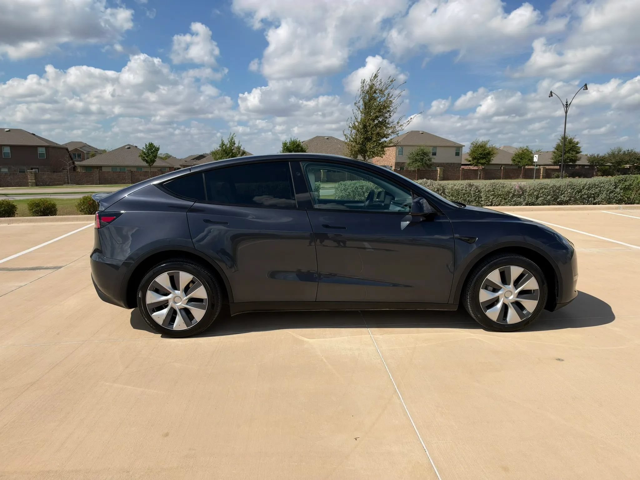 Used 2024 Tesla Model Y Long Range AWD/4WD image 7