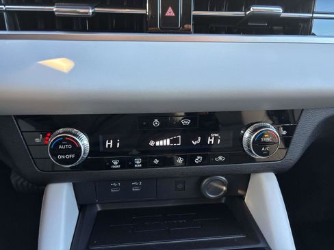 New 2026 Mitsubishi Outlander SE image 10