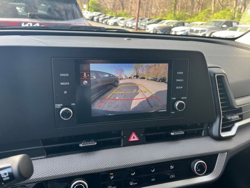 Used 2025 Kia Sportage LX image 20