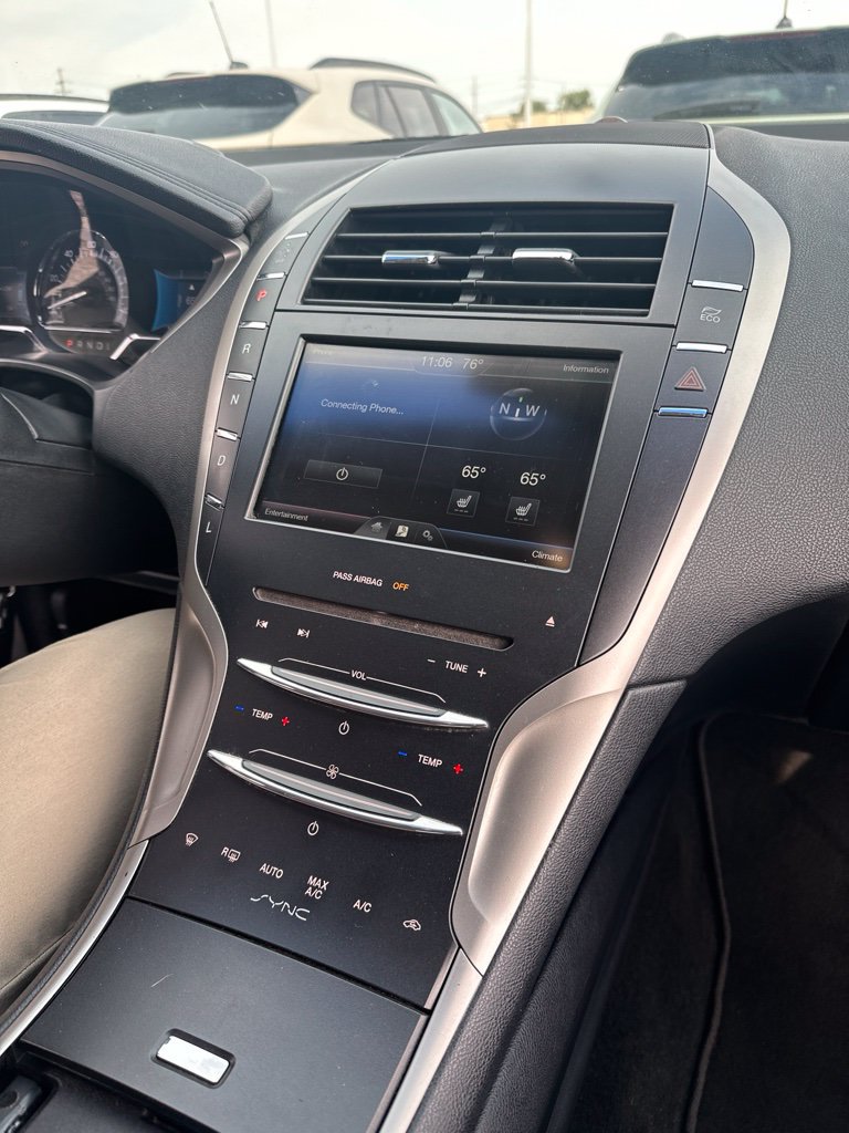 Used 2016 Lincoln MKZ Hybrid FWD image 3