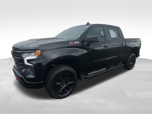 Used 2025 Chevrolet Silverado 1500 LT Trail Boss AWD/4WD image 4