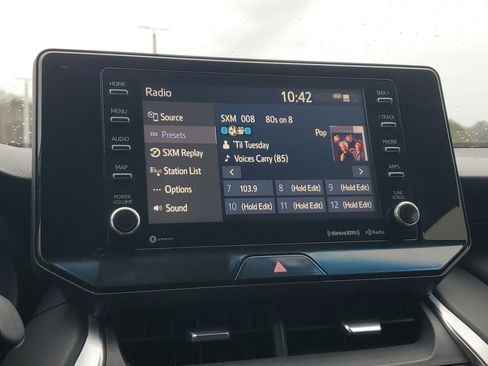 Used 2022 Toyota Venza LE image 25