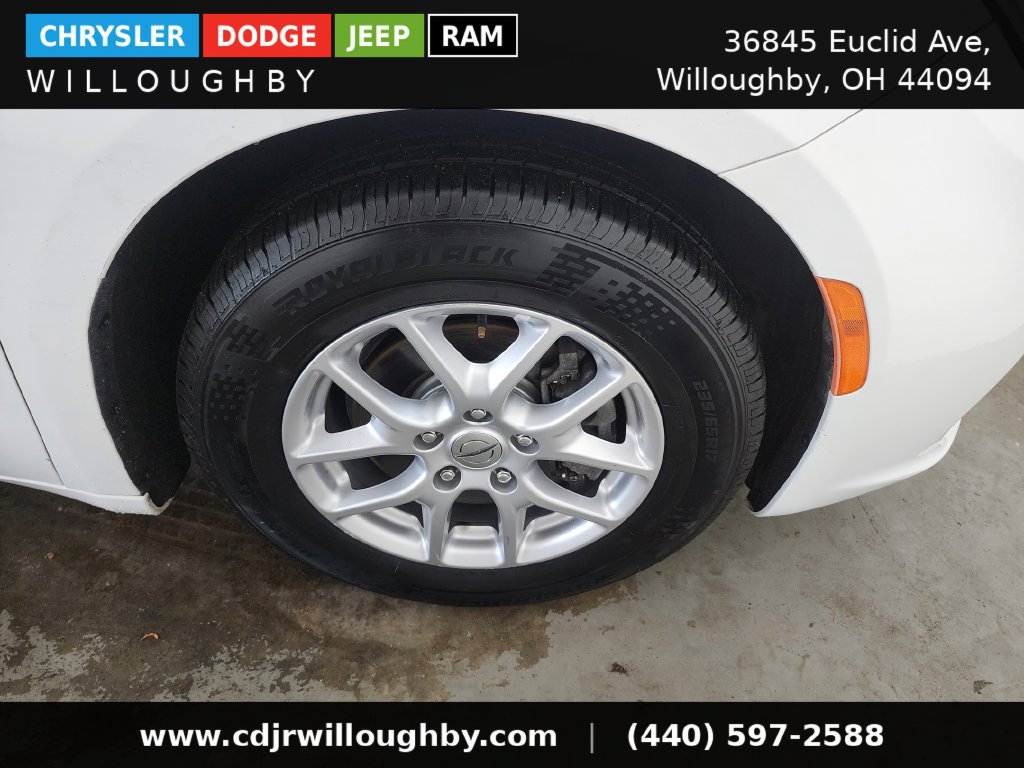 Used 2023 Chrysler Pacifica Touring-L FWD image 43