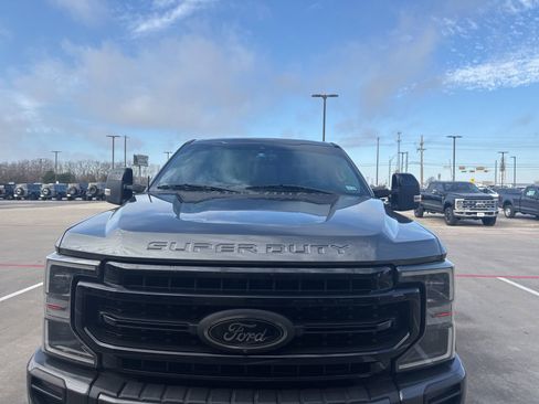 Used 2020 Ford F250 Lariat image 2