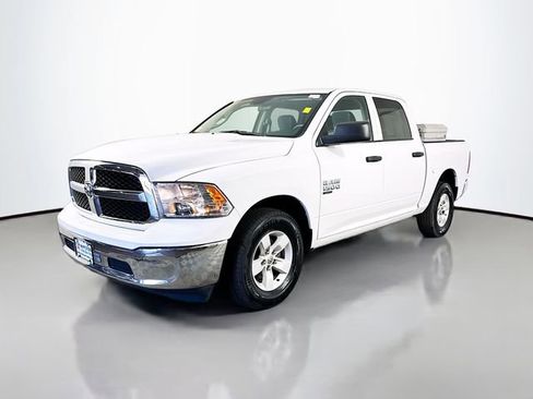 Used 2022 RAM 1500 Classic SLT RWD image 2