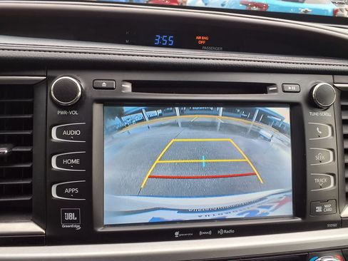 Used 2016 Toyota Highlander Limited w/ Driver Technology Package AWD/4WD image 28