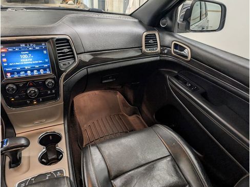Used 2015 Jeep Grand Cherokee Overland AWD/4WD image 12