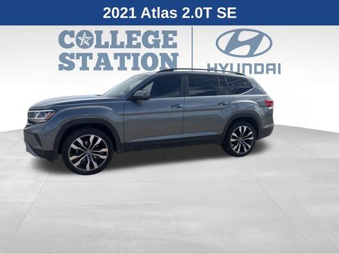 Used 2021 Volkswagen Atlas SE w/ Panoramic Sunroof Package image 2