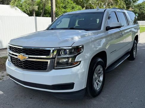 Used 2017 Chevrolet Suburban LT RWD image 4