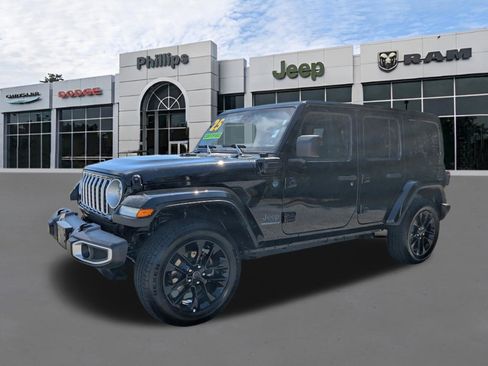 Certified 2025 Jeep Wrangler Unlimited Sahara w/ Safety Group AWD/4WD image 7