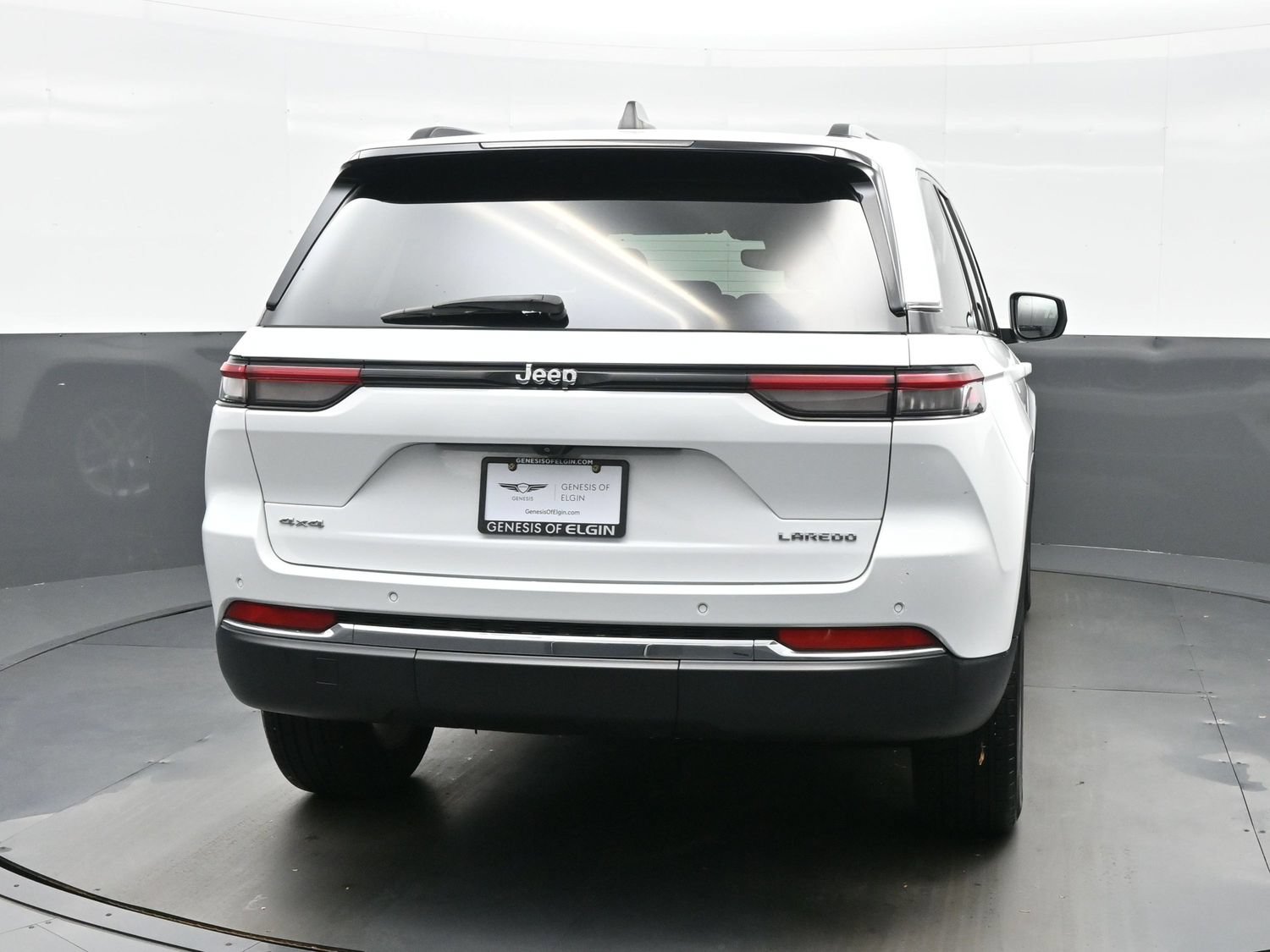 Used 2023 Jeep Grand Cherokee Laredo X AWD/4WD image 5