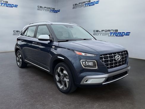 Used 2022 Hyundai Venue Limited image 3