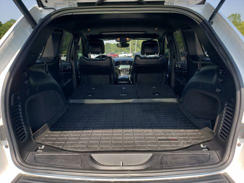 Used 2019 Jeep Grand Cherokee Altitude RWD image 11