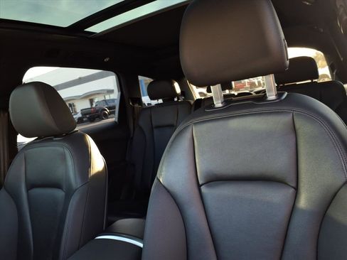 Used 2023 Audi Q7 Premium w/ Towing Package image 13