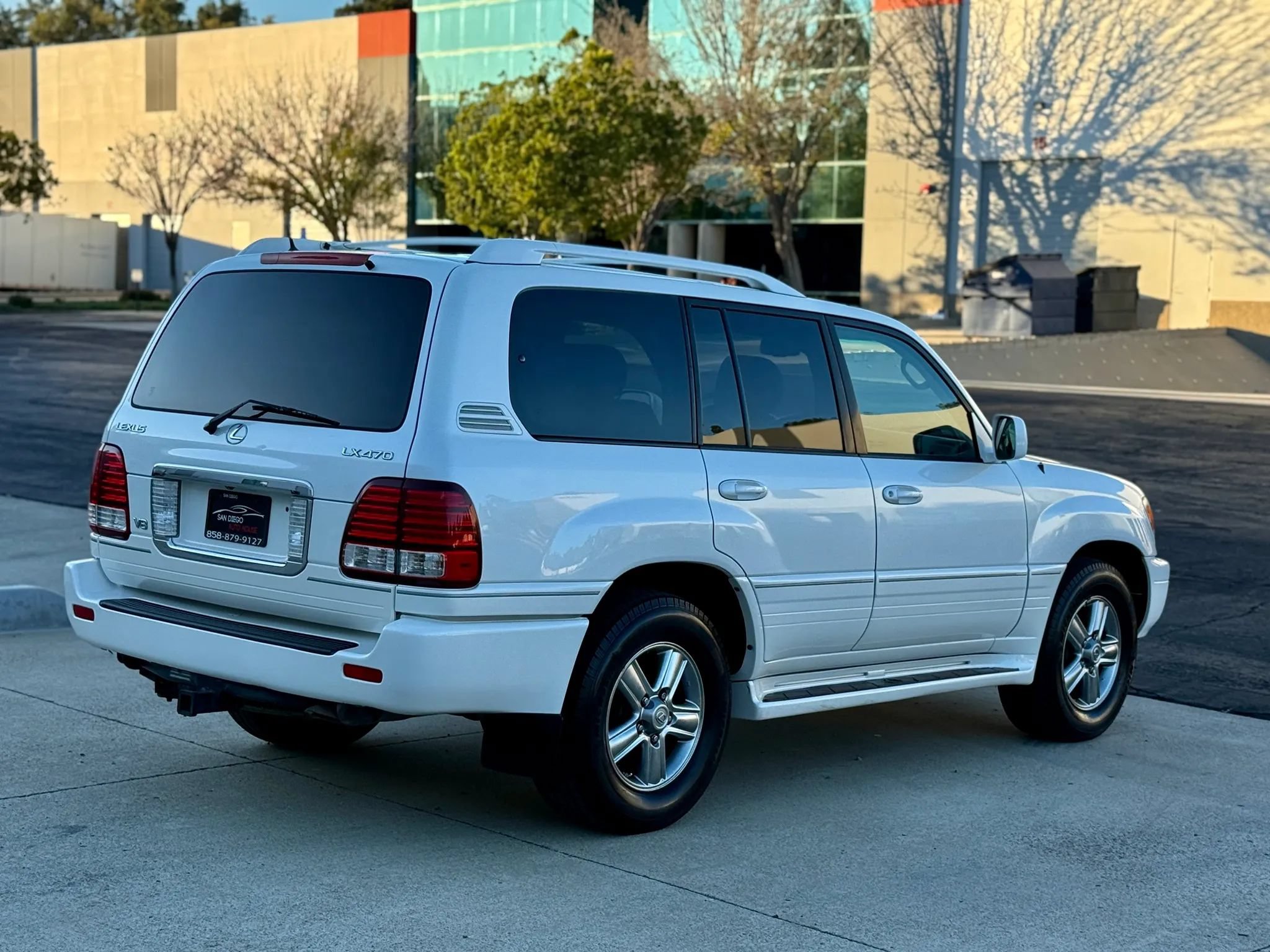 Used 2006 Lexus LX 470 4WD w/ Preferred Accessory Pkg image 10