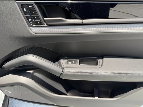 Certified 2026 Porsche Cayenne AWD/4WD image 13