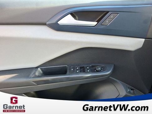 Certified 2022 Volkswagen Taos SE image 13